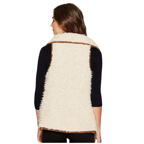 BB DAKOTA Kala faux shearling wubby Drape Front Vest Faux Fur Cream - Picture 2 of 6